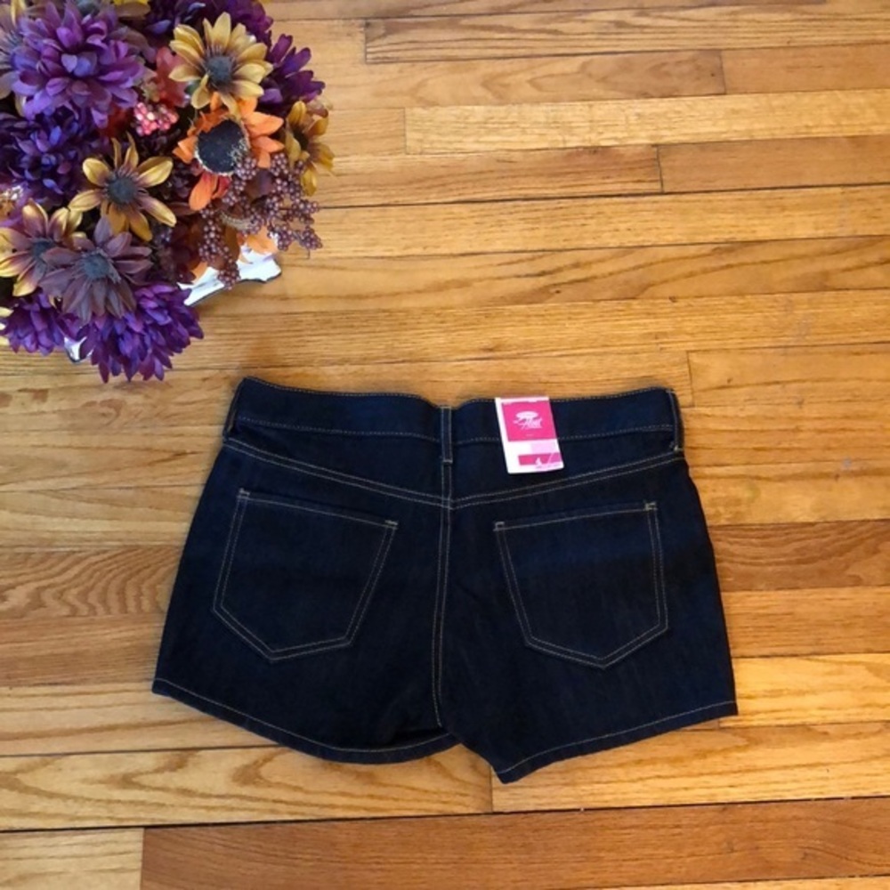 NWT Old Navy “The‎ Flirt” Dark Wash Shorts Size 4 - Picture 3 of 5
